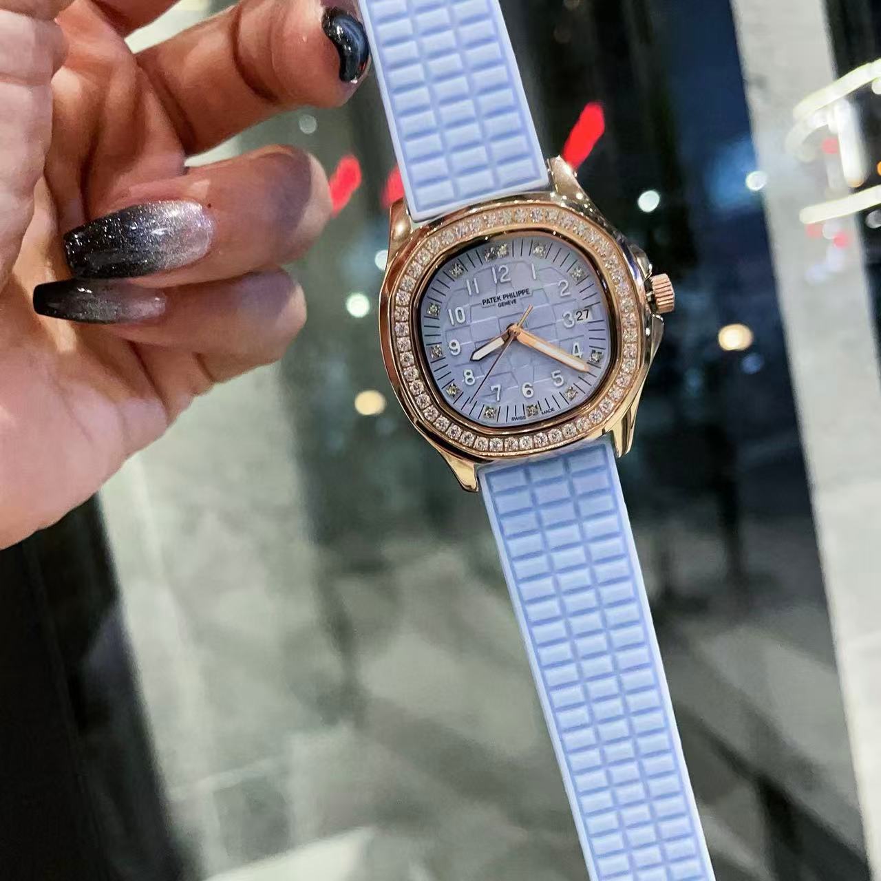 PATEK PH1LIPPEダイヤモンドをあしらったレディース腕時計【50％割引+送料無料】