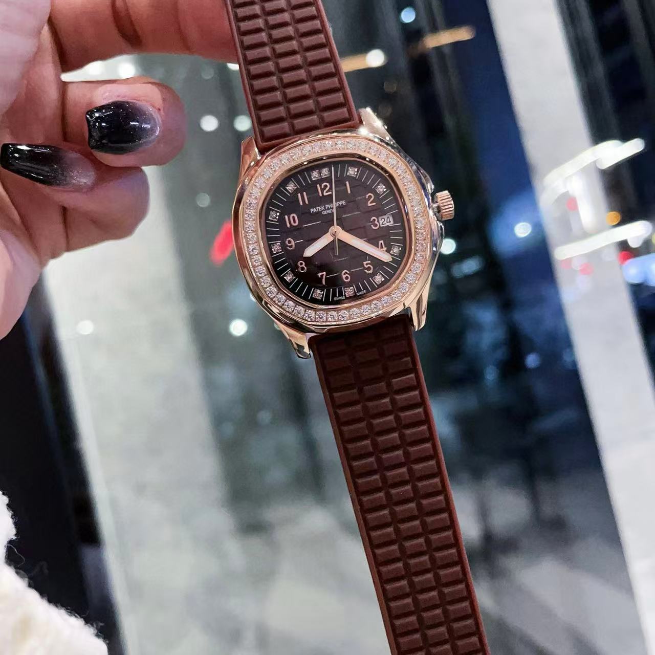PATEK PH1LIPPEダイヤモンドをあしらったレディース腕時計【50％割引+送料無料】
