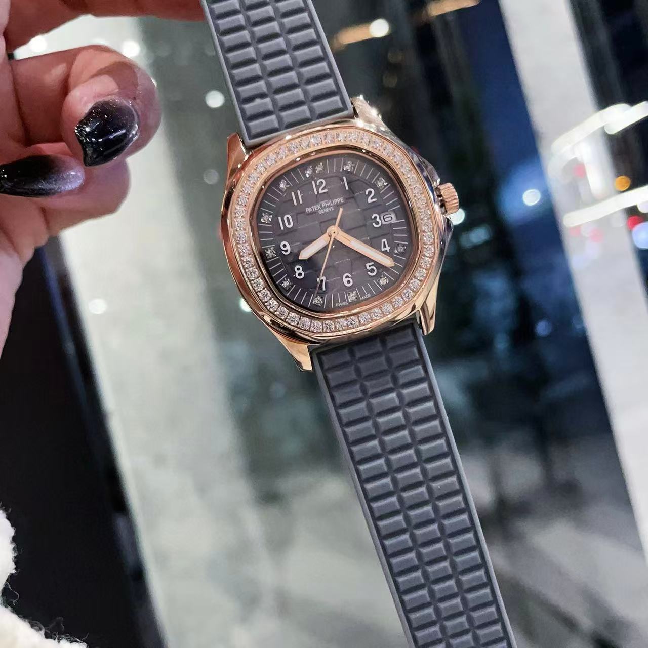 PATEK PH1LIPPEダイヤモンドをあしらったレディース腕時計【50％割引+送料無料】