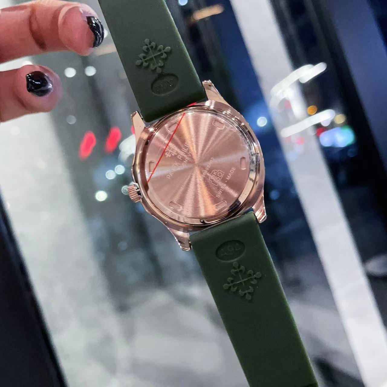 PATEK PH1LIPPEダイヤモンドをあしらったレディース腕時計【50％割引+送料無料】