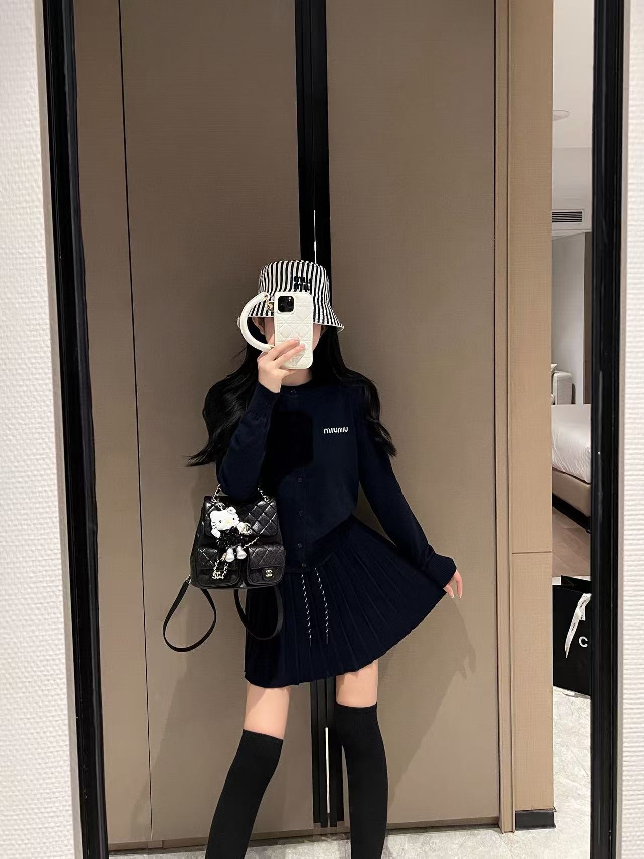 M1UM1U ウールカーディガン+スカート ツーピースセット【50％割引+送料無料】