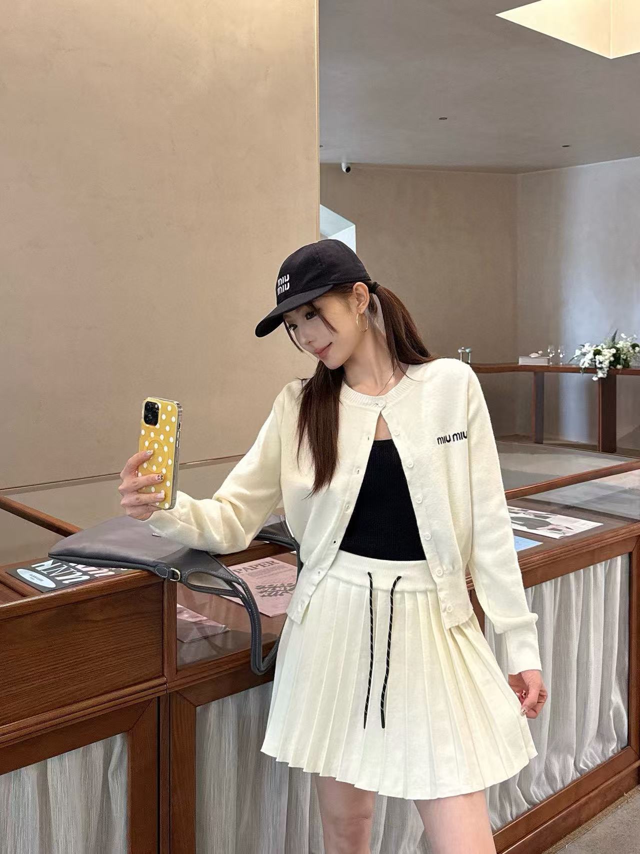 M1UM1U ウールカーディガン+スカート ツーピースセット【50％割引+送料無料】