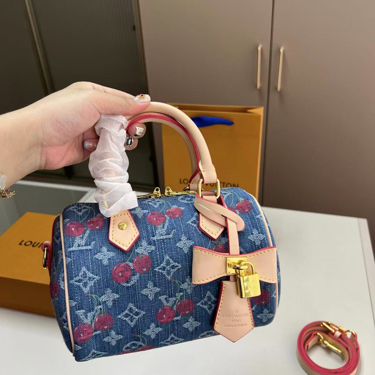 LVチェリーデニムハンドバッグ【50％割引+送料無料】