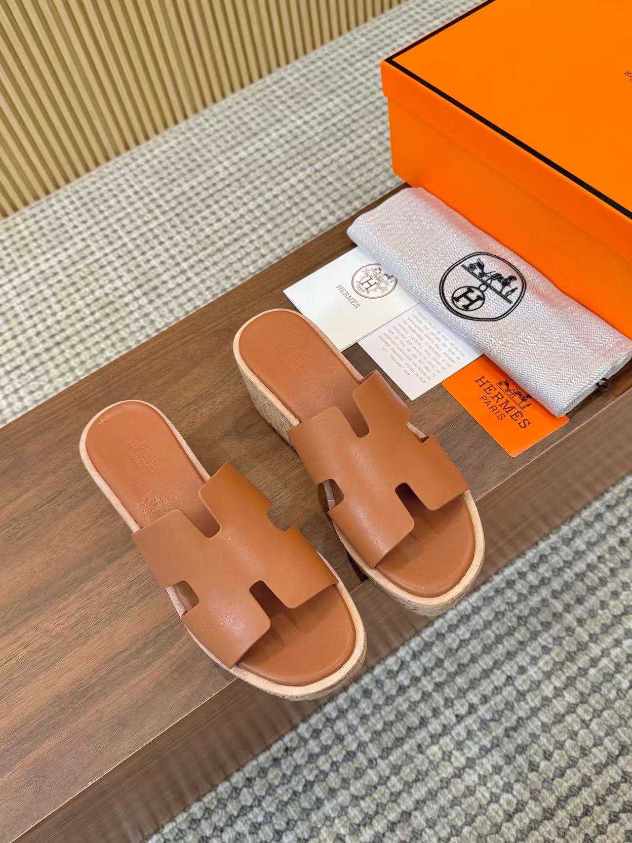 HERME5 高品質Hシープスキン厚底スリッパ【50％割引+送料無料】