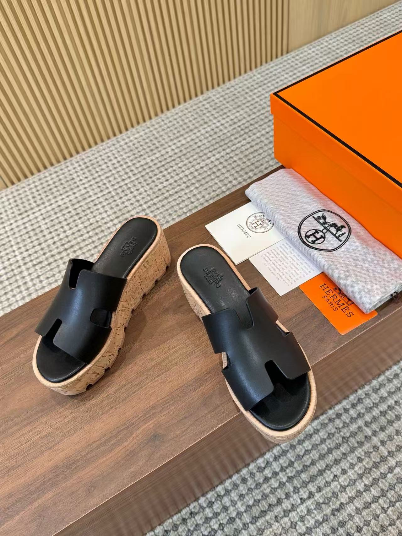 HERME5 高品質Hシープスキン厚底スリッパ【50％割引+送料無料】