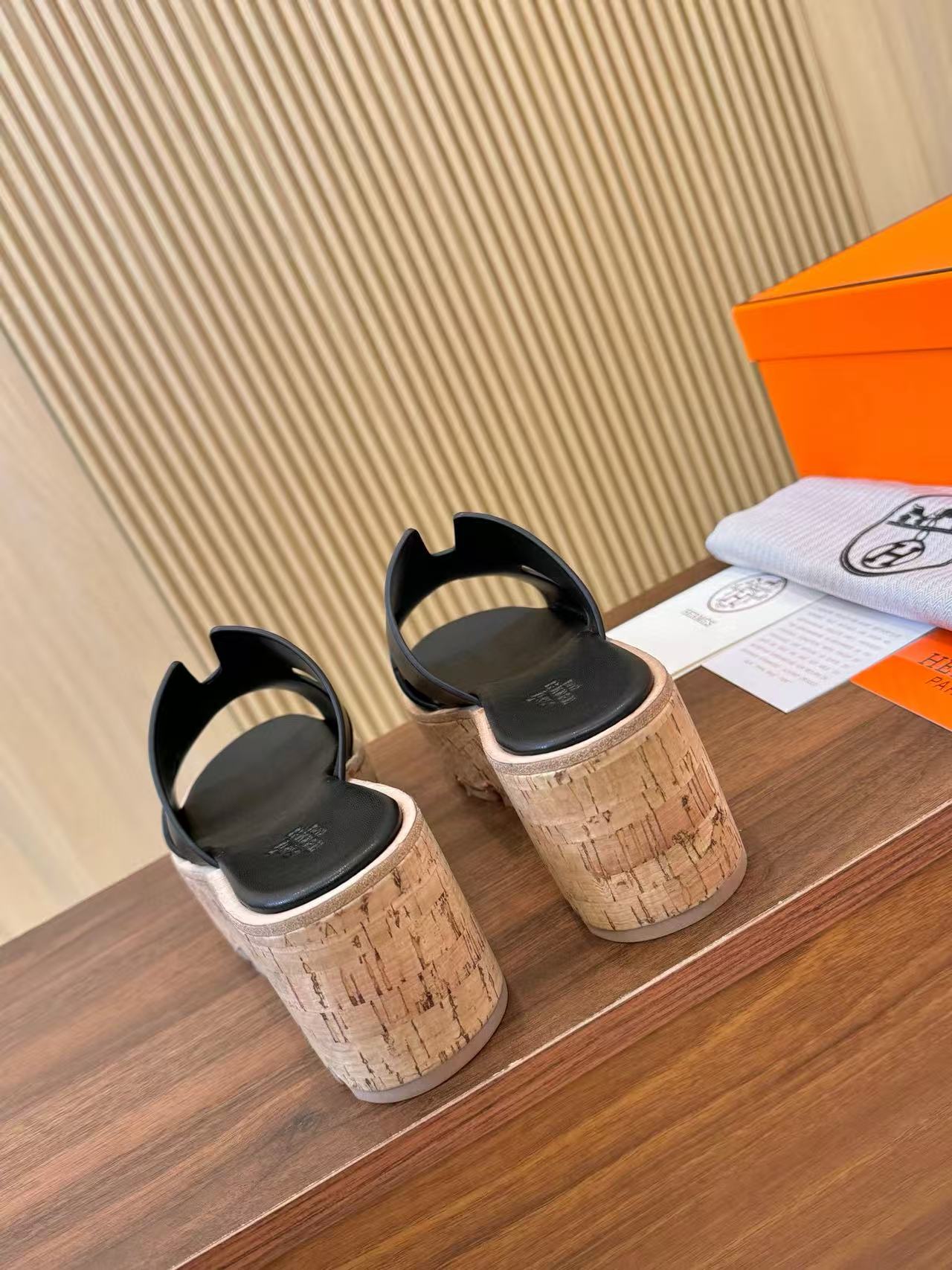 HERME5 高品質Hシープスキン厚底スリッパ【50％割引+送料無料】