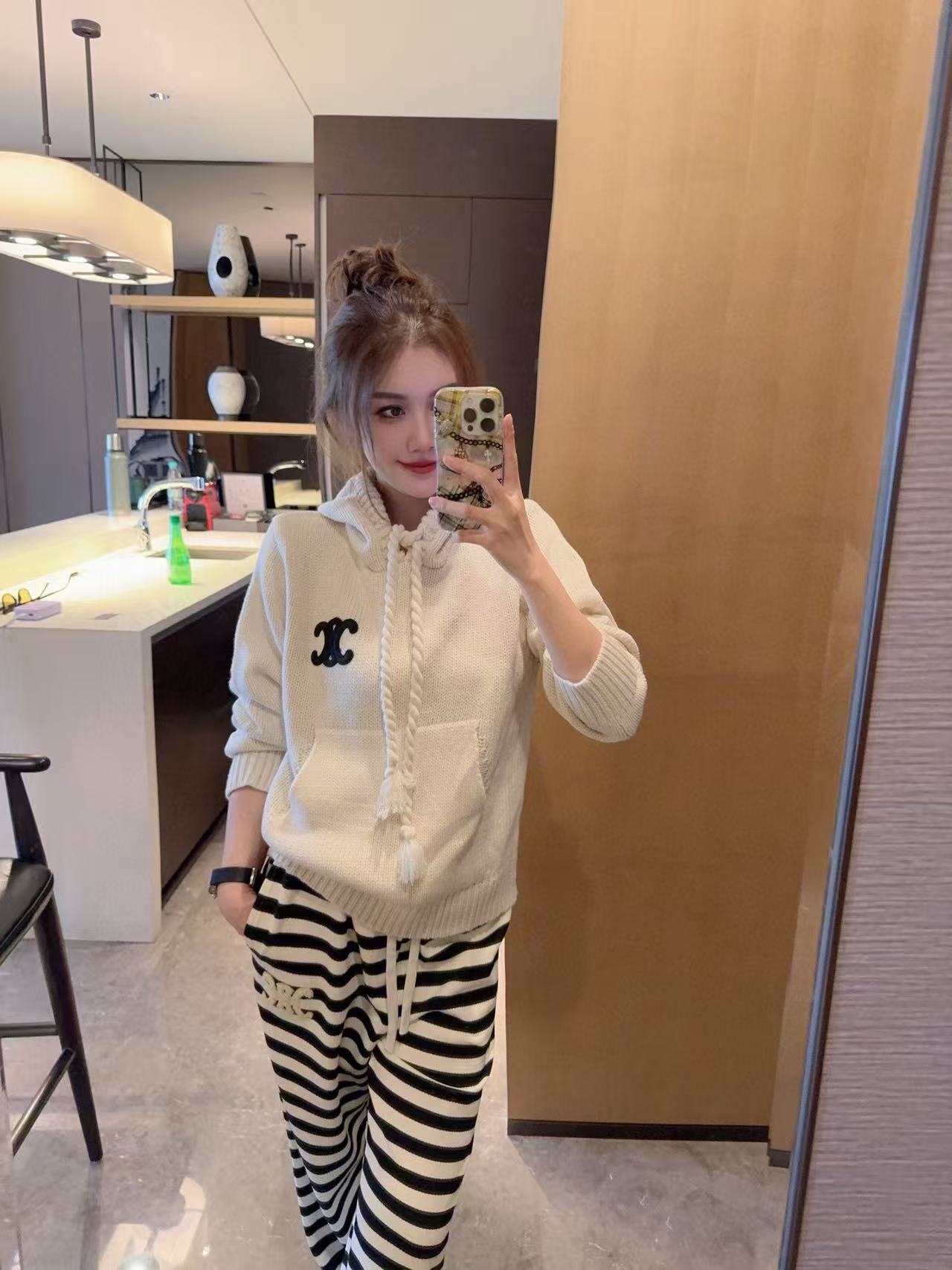 CEL1NE 凱旋門フード付きセーター【50％割引+送料無料】