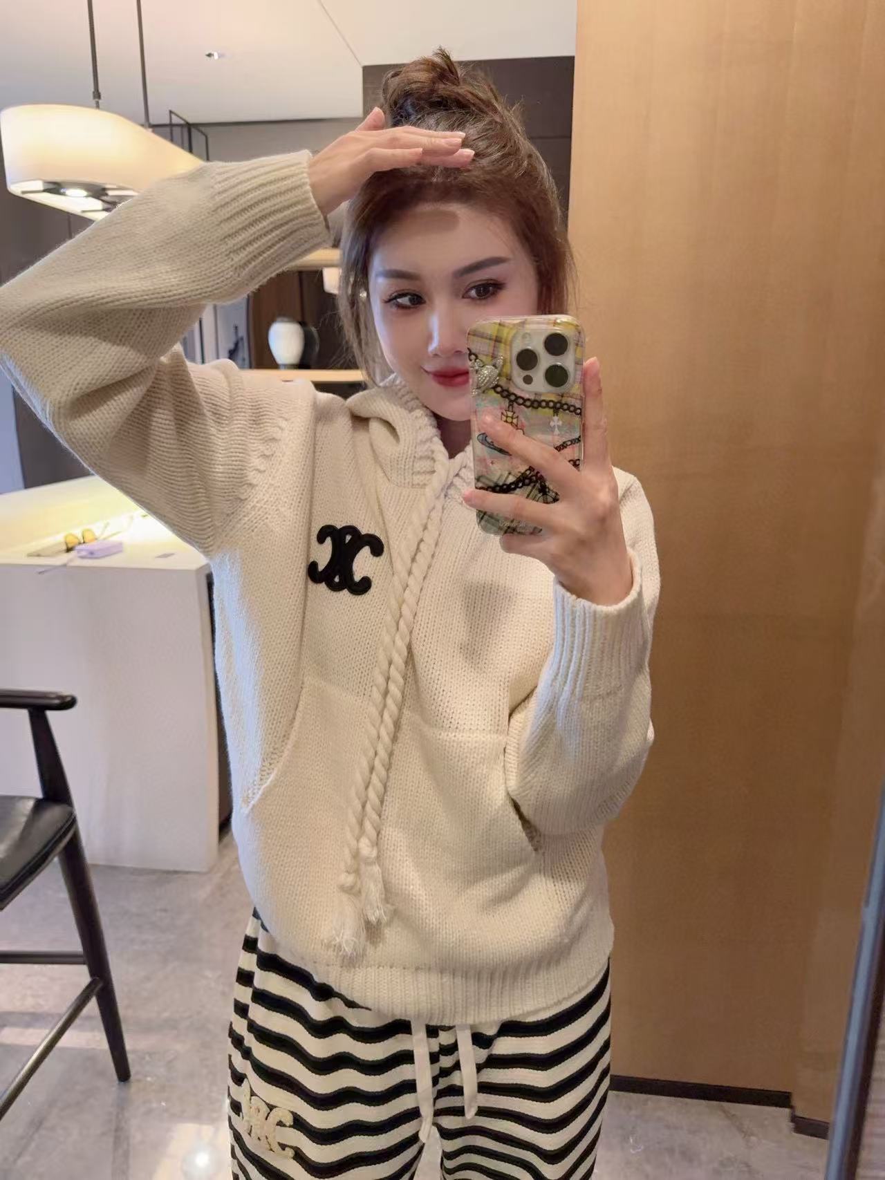 CEL1NE 凱旋門フード付きセーター【50％割引+送料無料】