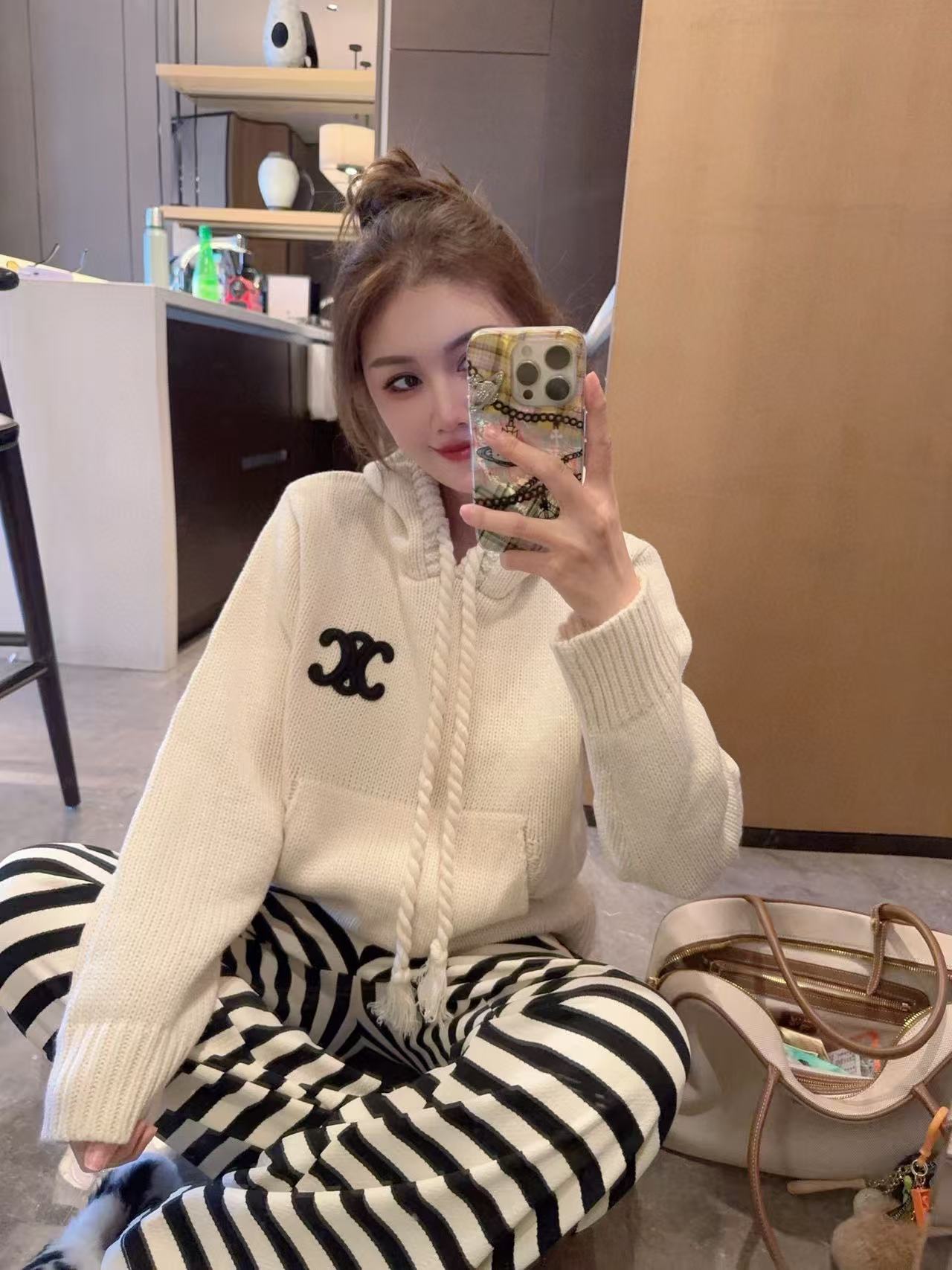 CEL1NE 凱旋門フード付きセーター【50％割引+送料無料】