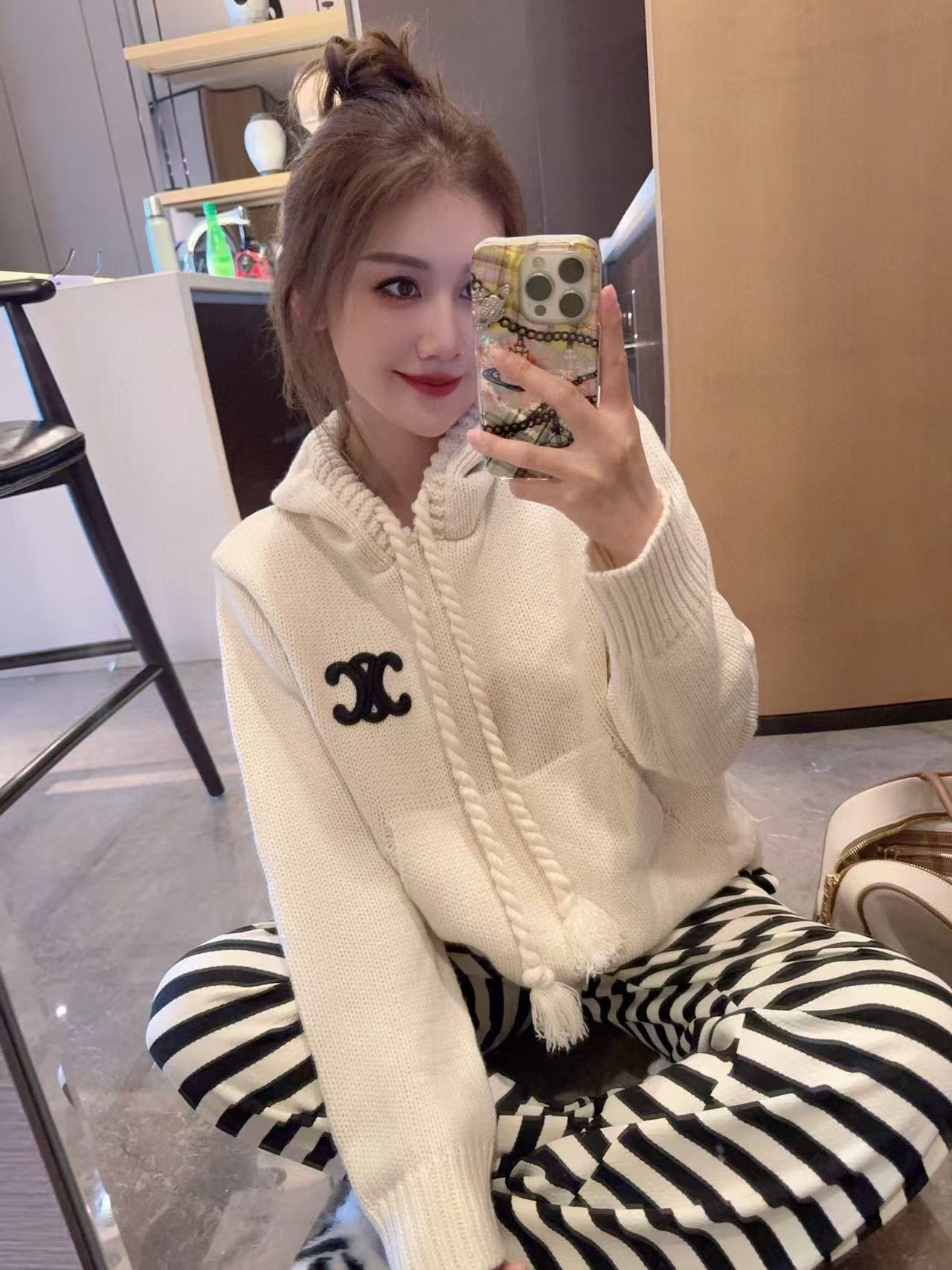 CEL1NE 凱旋門フード付きセーター【50％割引+送料無料】