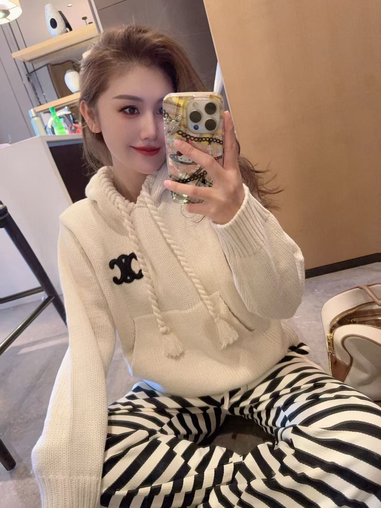 CEL1NE 凱旋門フード付きセーター【50％割引+送料無料】