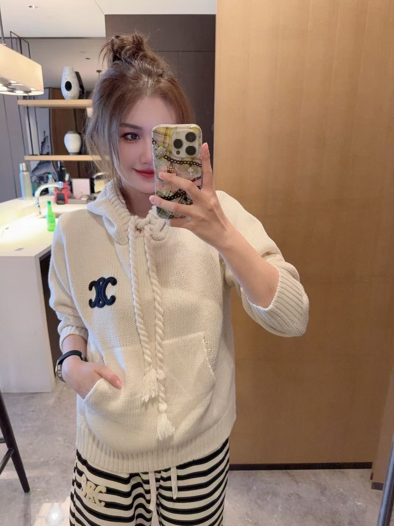 CEL1NE 凱旋門フード付きセーター【50％割引+送料無料】