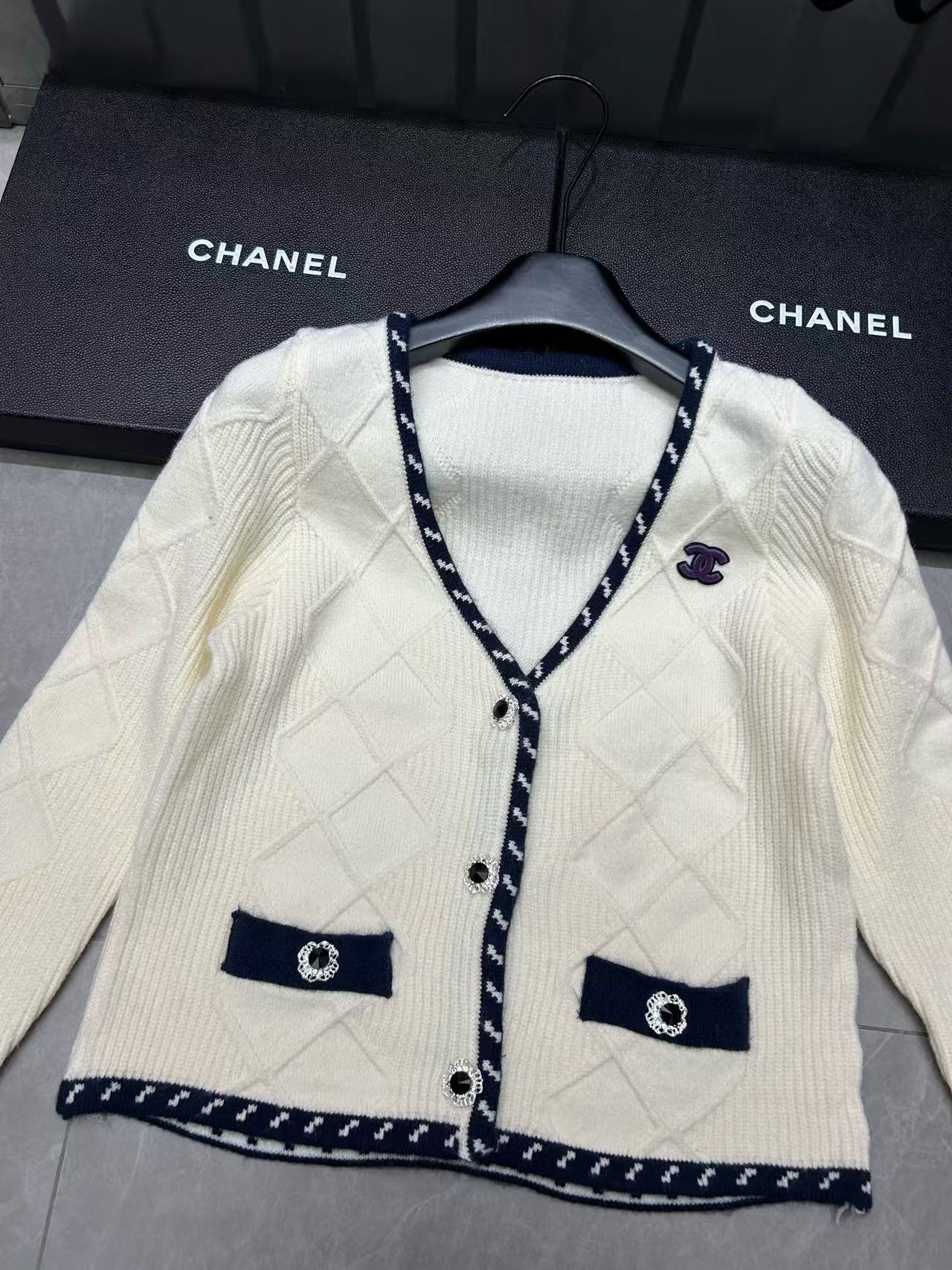 CHANE1 Vネックウールポケットカーディガン【50％割引+送料無料】