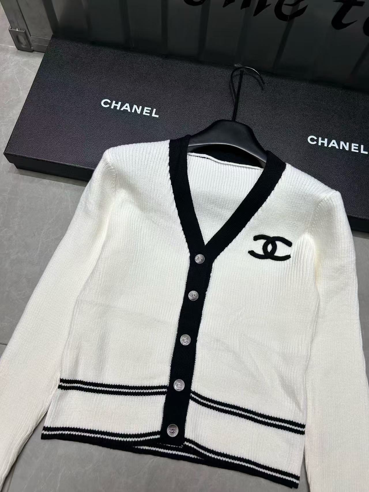 CHANE1 VネックダブルCウールカーディガン【50％割引+送料無料】