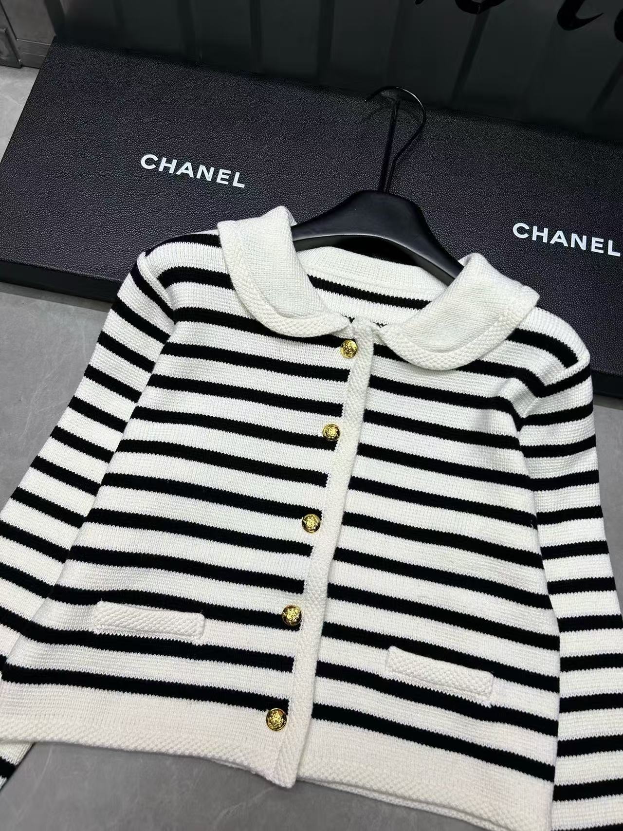 CEL1NE 凱旋門メタルボタンカーディガン【50％割引+送料無料】