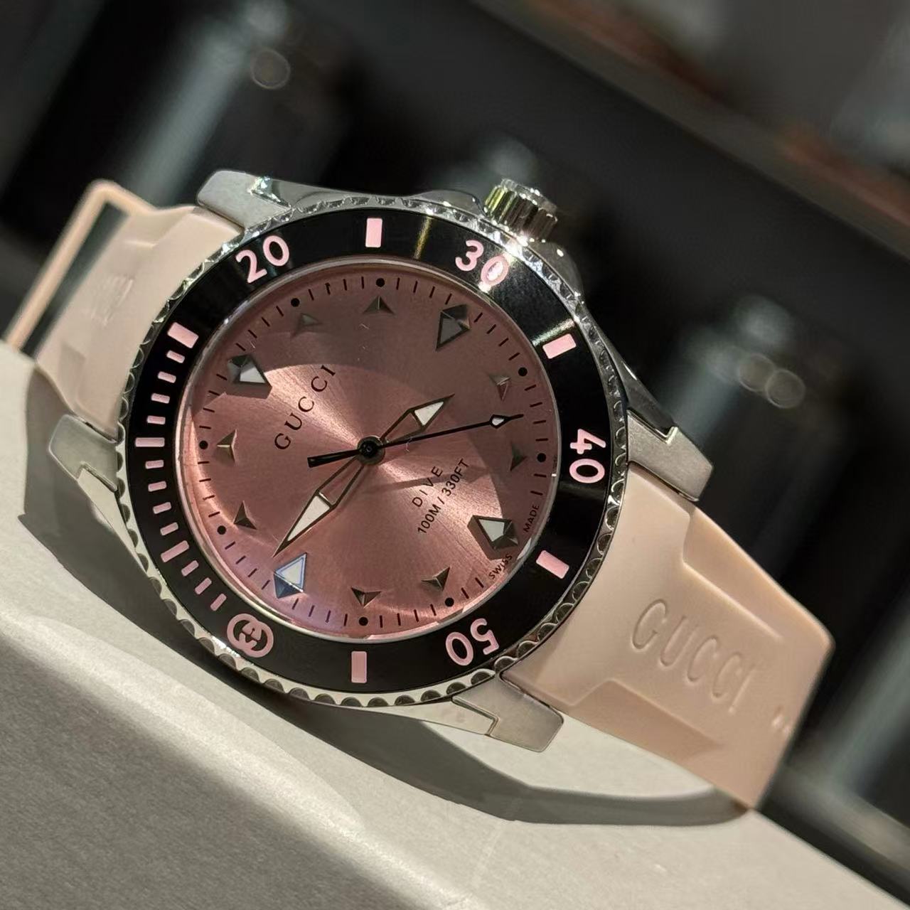 GUCC1 クラシック クォーツ レディースウォッチ【50％割引+送料無料】