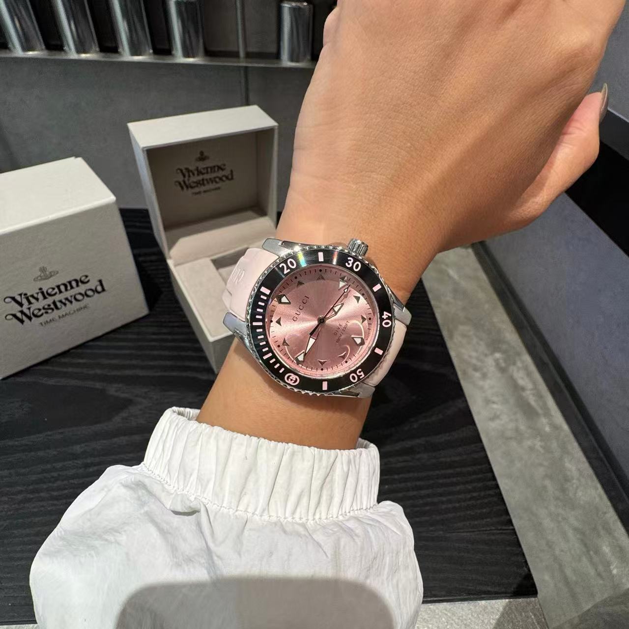 GUCC1 クラシック クォーツ レディースウォッチ【50％割引+送料無料】