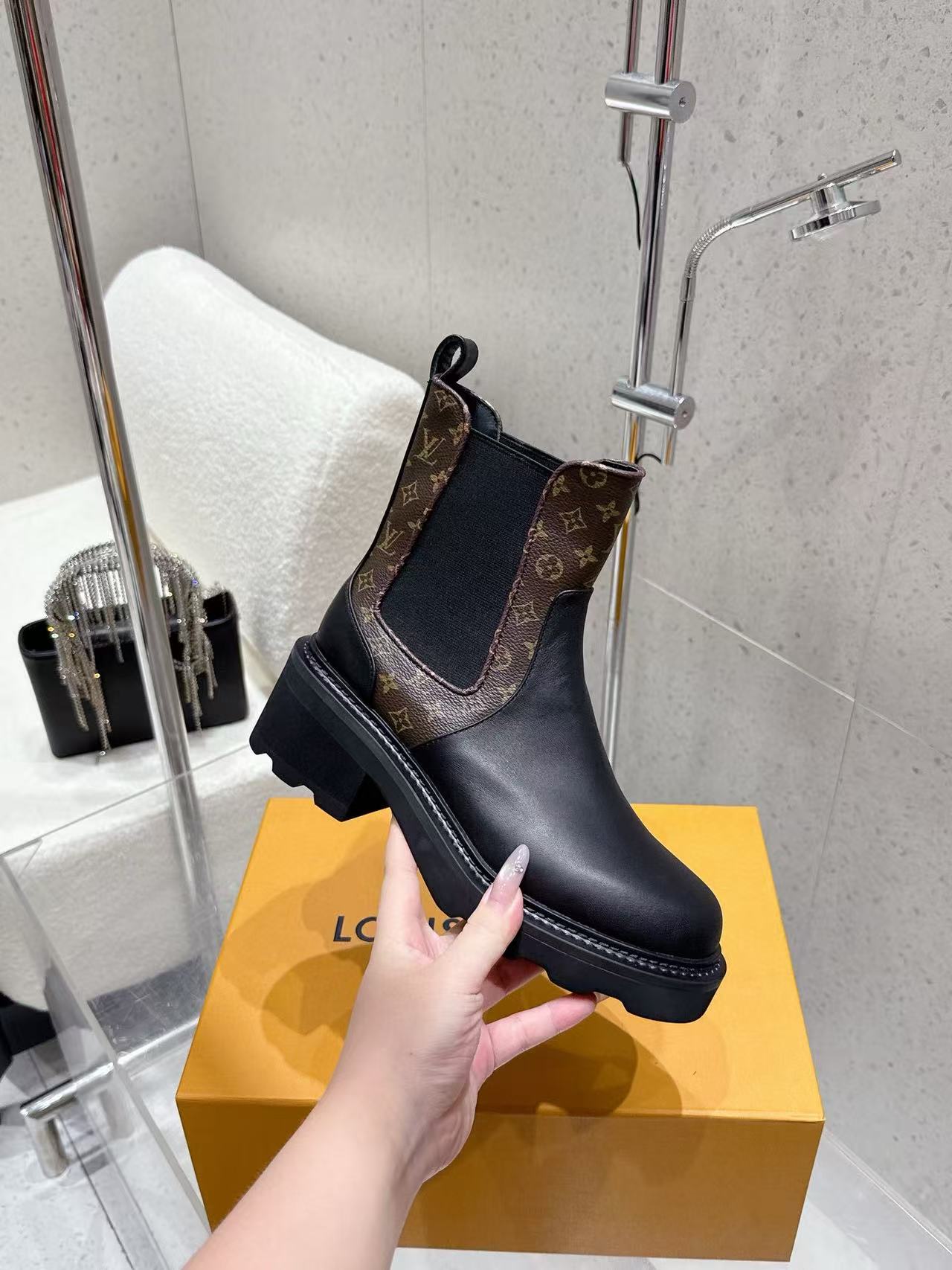 LVオールドフラワーレザーアンクルブーツ【50％割引+送料無料】