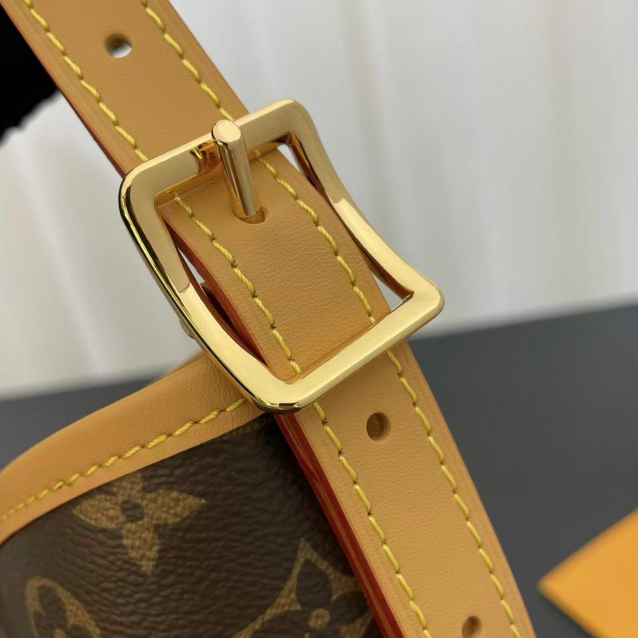 LVプリントのアンダーアームバッグ【50％割引+送料無料】