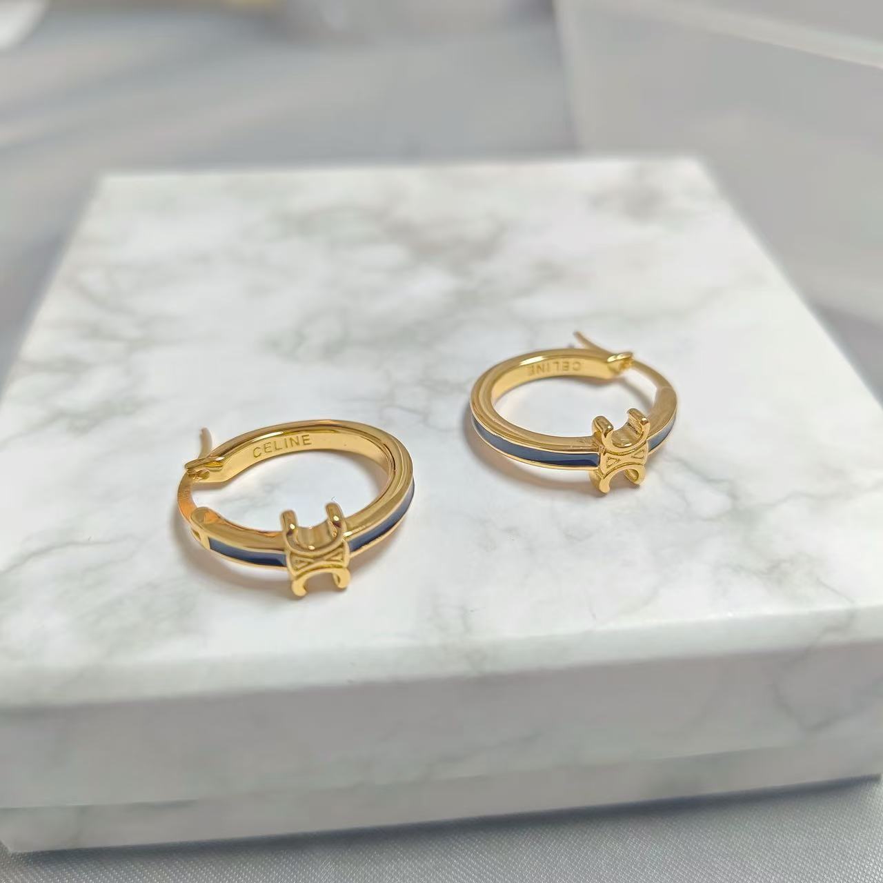CEL1NE シンプルな凱旋門イヤリング【50％割引+送料無料】