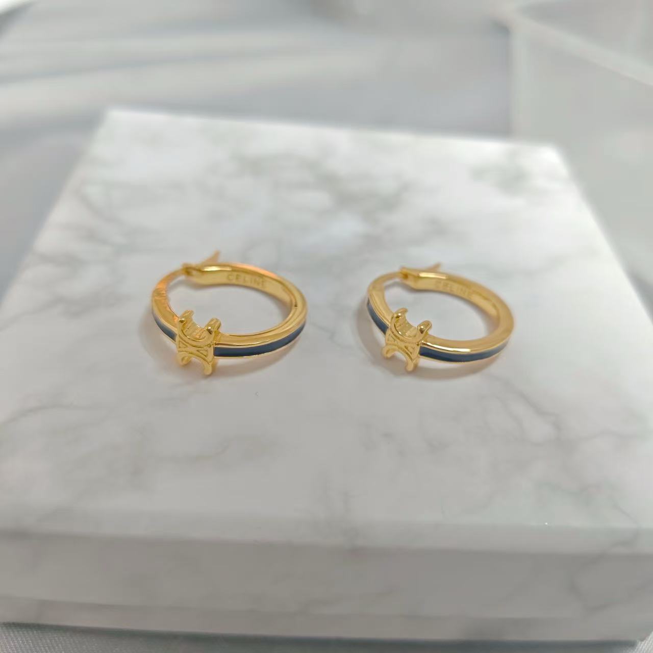 CEL1NE シンプルな凱旋門イヤリング【50％割引+送料無料】