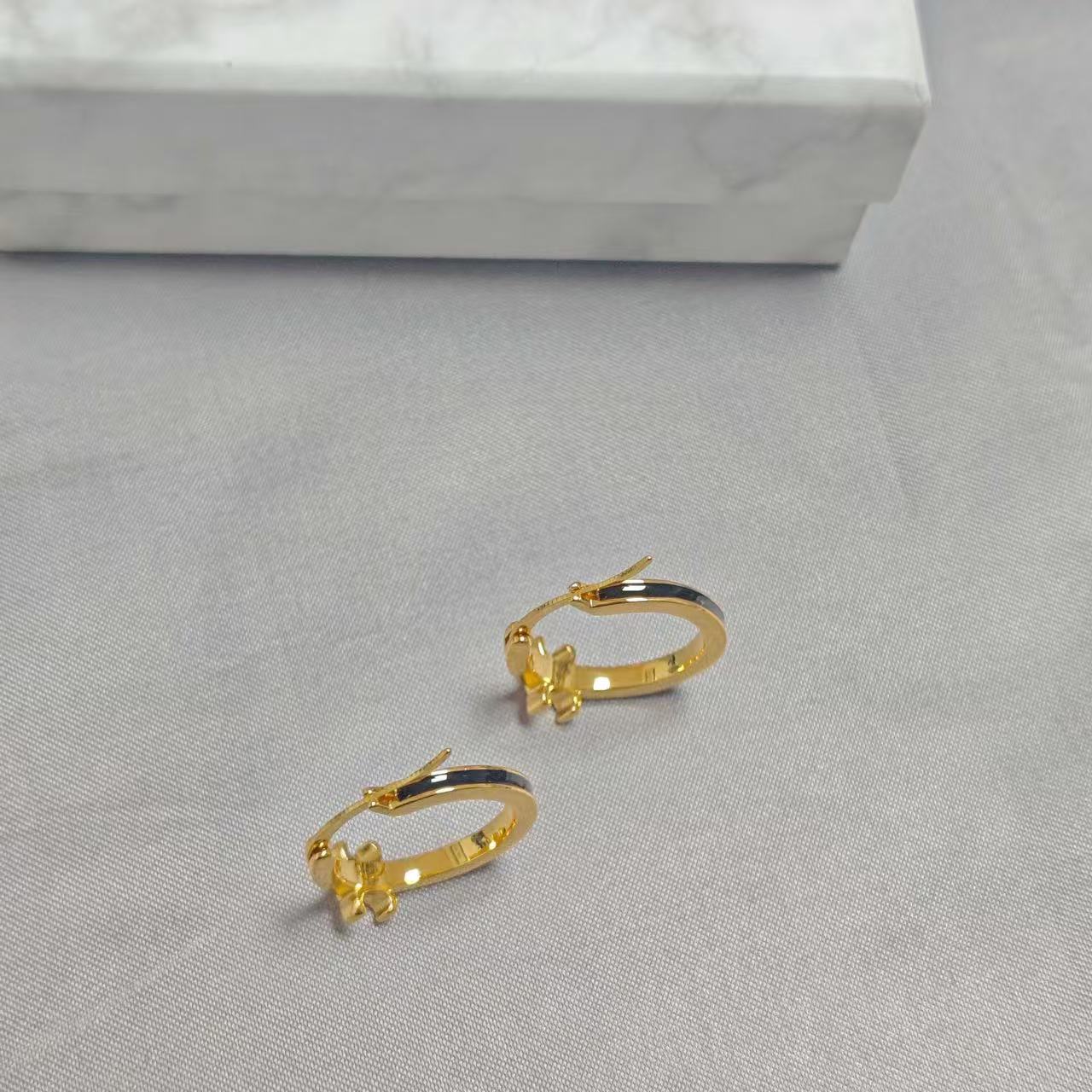 CEL1NE シンプルな凱旋門イヤリング【50％割引+送料無料】