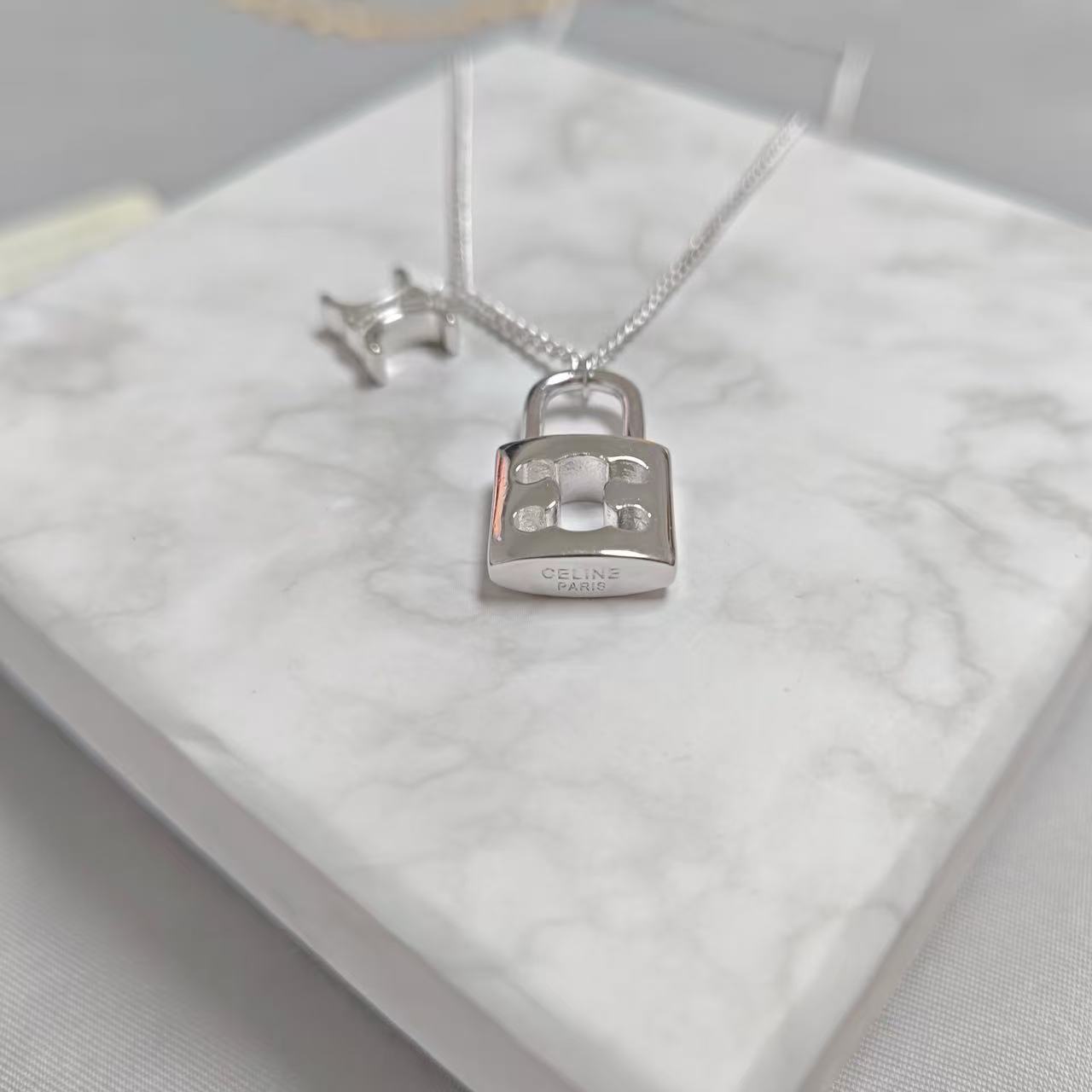 CEL1NE 凱旋門中空ネックレス【50%割引+送料無料】