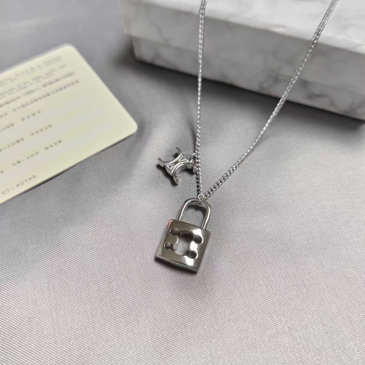 CEL1NE 凱旋門中空ネックレス【50%割引+送料無料】