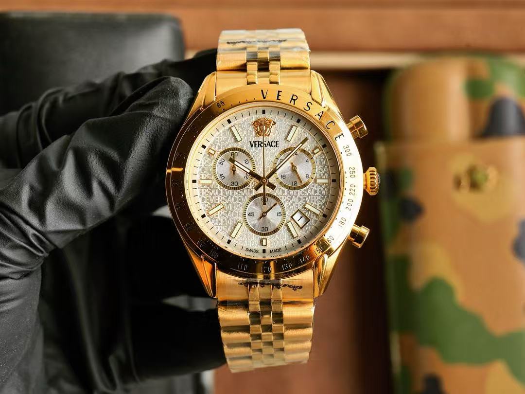 Versace新作メンズ腕時計【50％割引+送料無料】