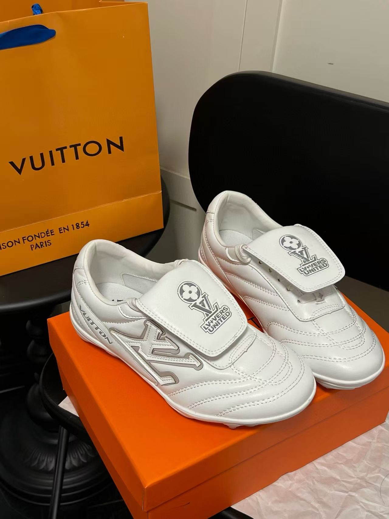 LV四つ葉のクローバーカジュアルシューズ【50%割引+送料無料】