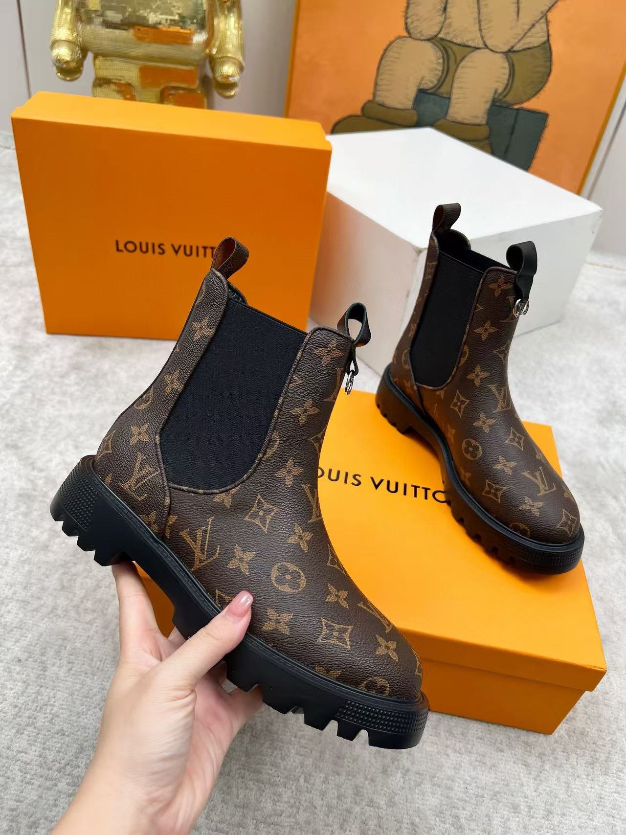 LVの高品質シープスキンアンクルブーツ【50％割引+送料無料】