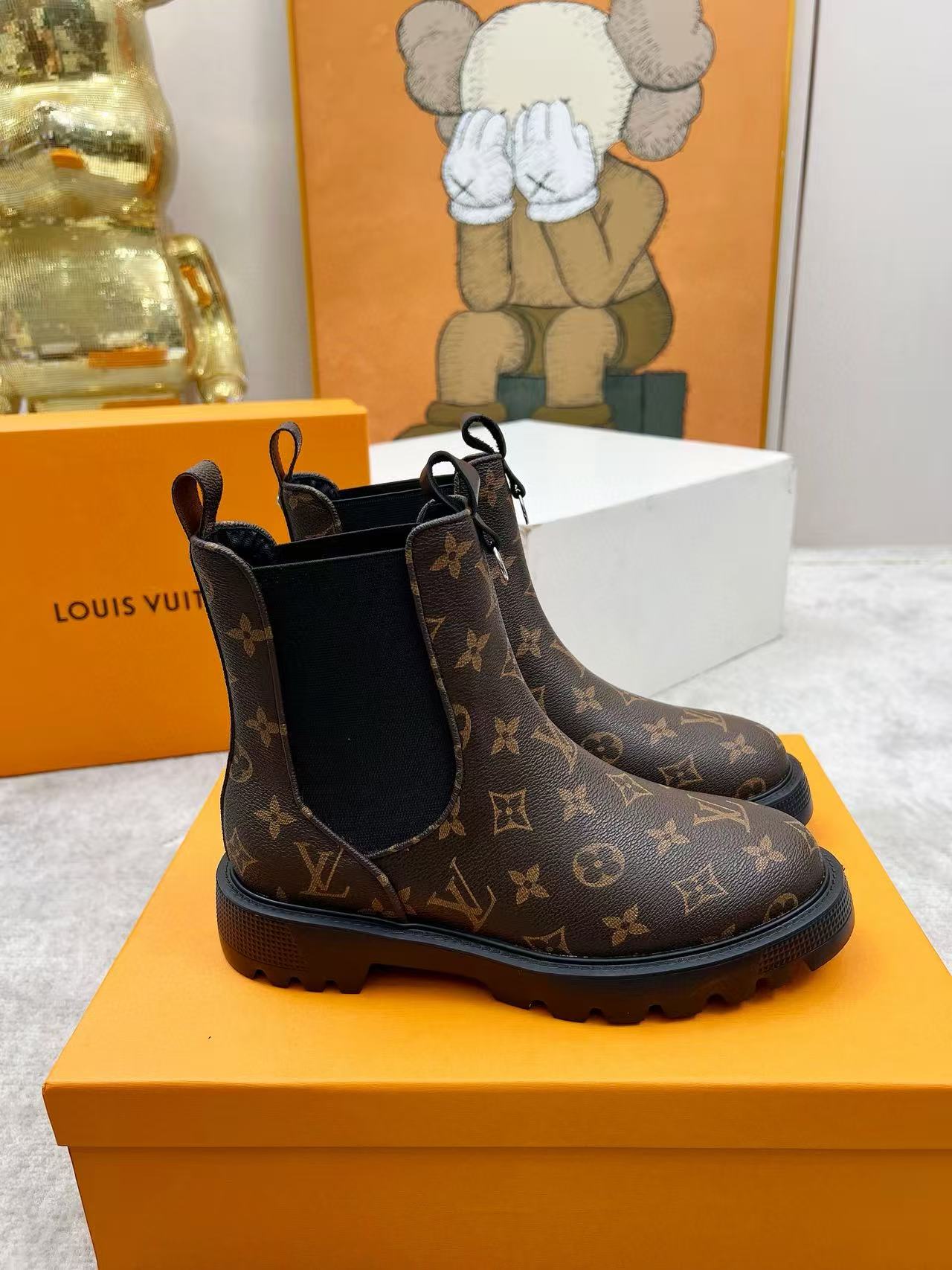 LVの高品質シープスキンアンクルブーツ【50％割引+送料無料】