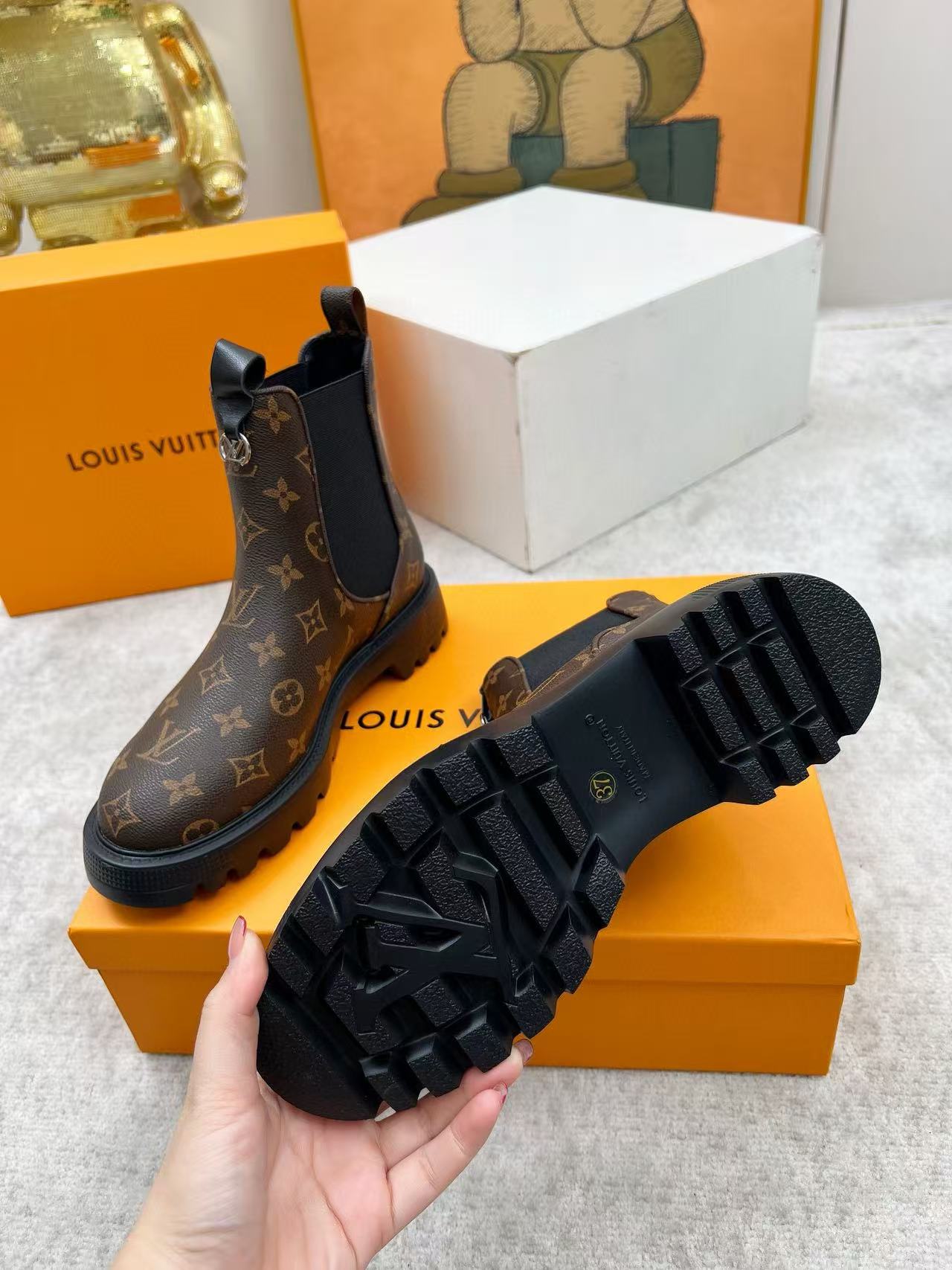 LVの高品質シープスキンアンクルブーツ【50％割引+送料無料】