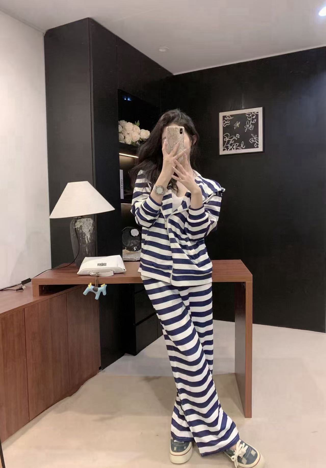 GUCC1 エンボスストライプ カジュアルジャケット + パンツ ツーピースセット【50％割引+送料無料】