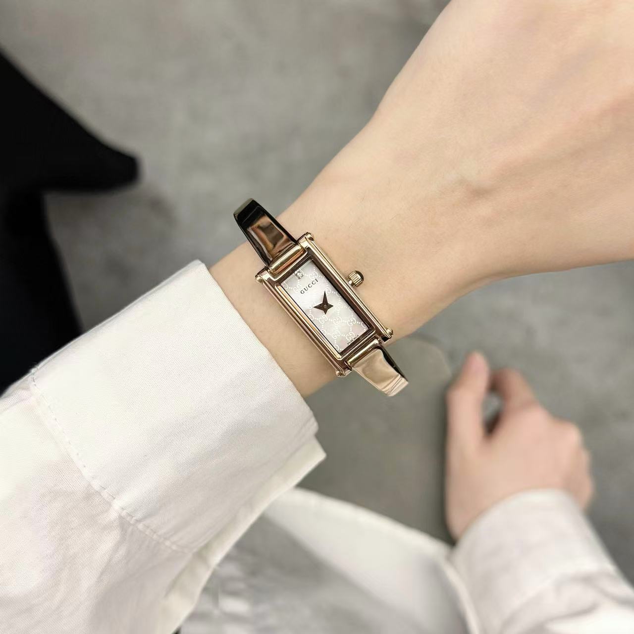 GUCC1 シンプルレディースウォッチ【50%割引+送料無料】