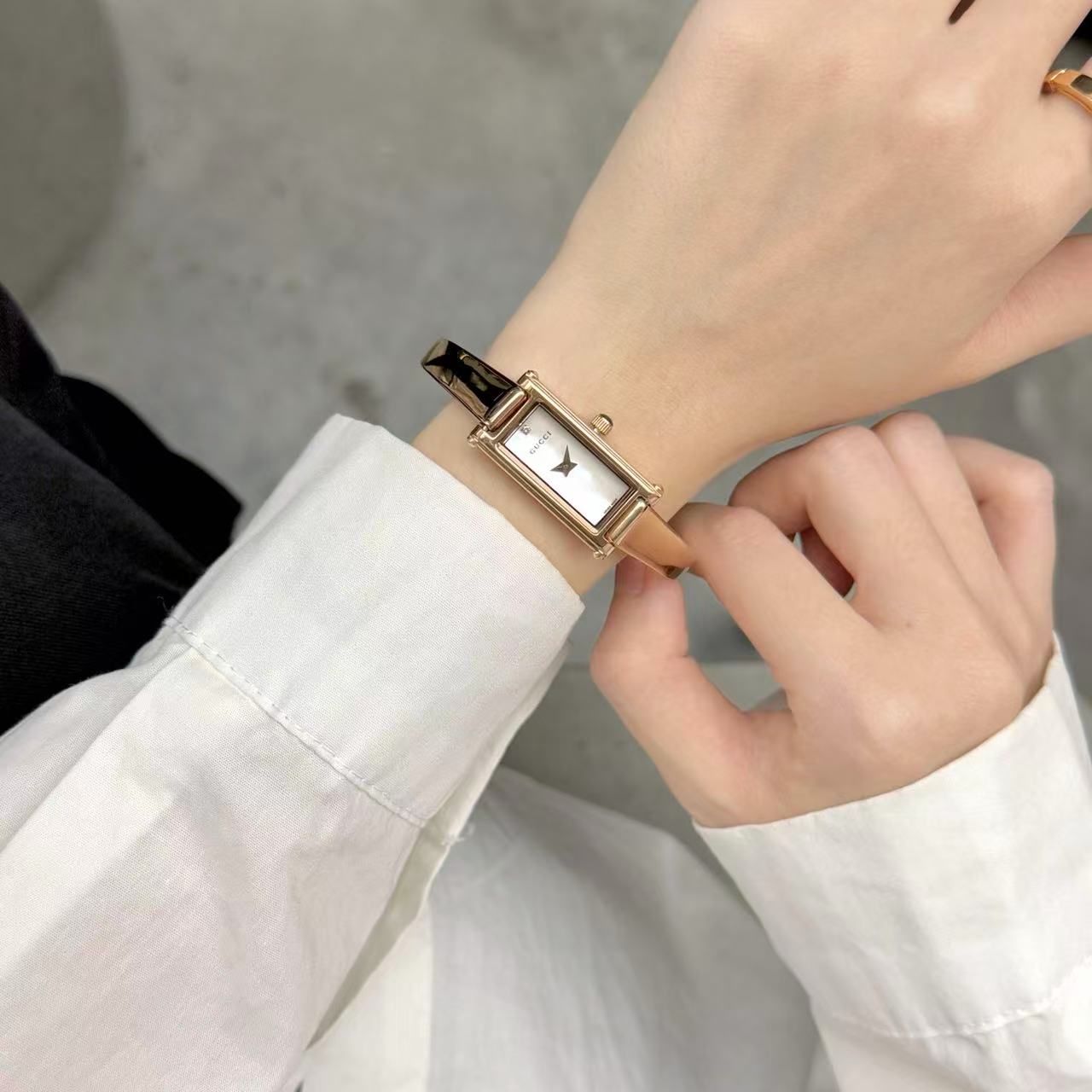 GUCC1 シンプルレディースウォッチ【50%割引+送料無料】