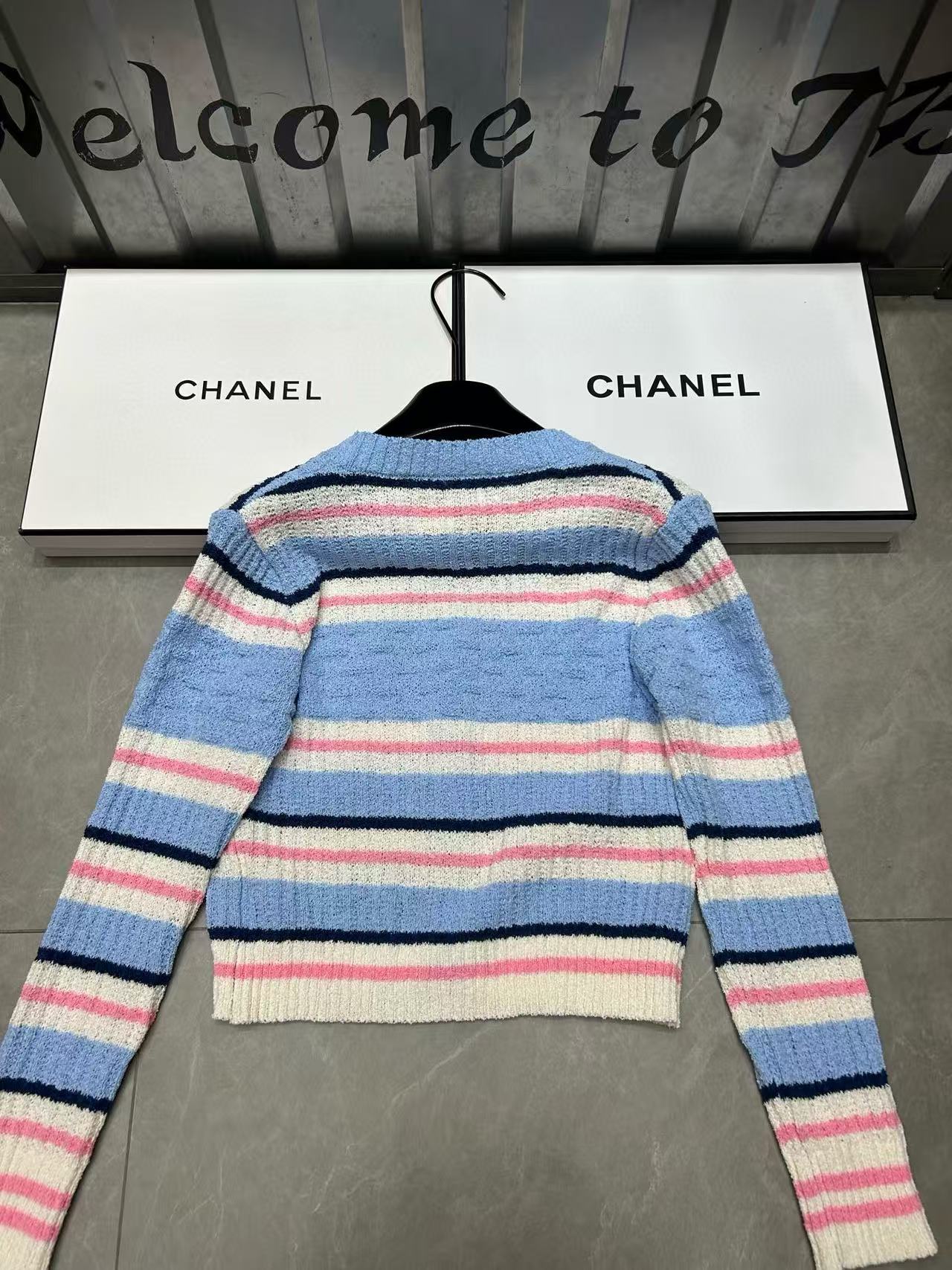 CHANE1 メタルボタン付きVネックカーディガン【50％割引+送料無料】