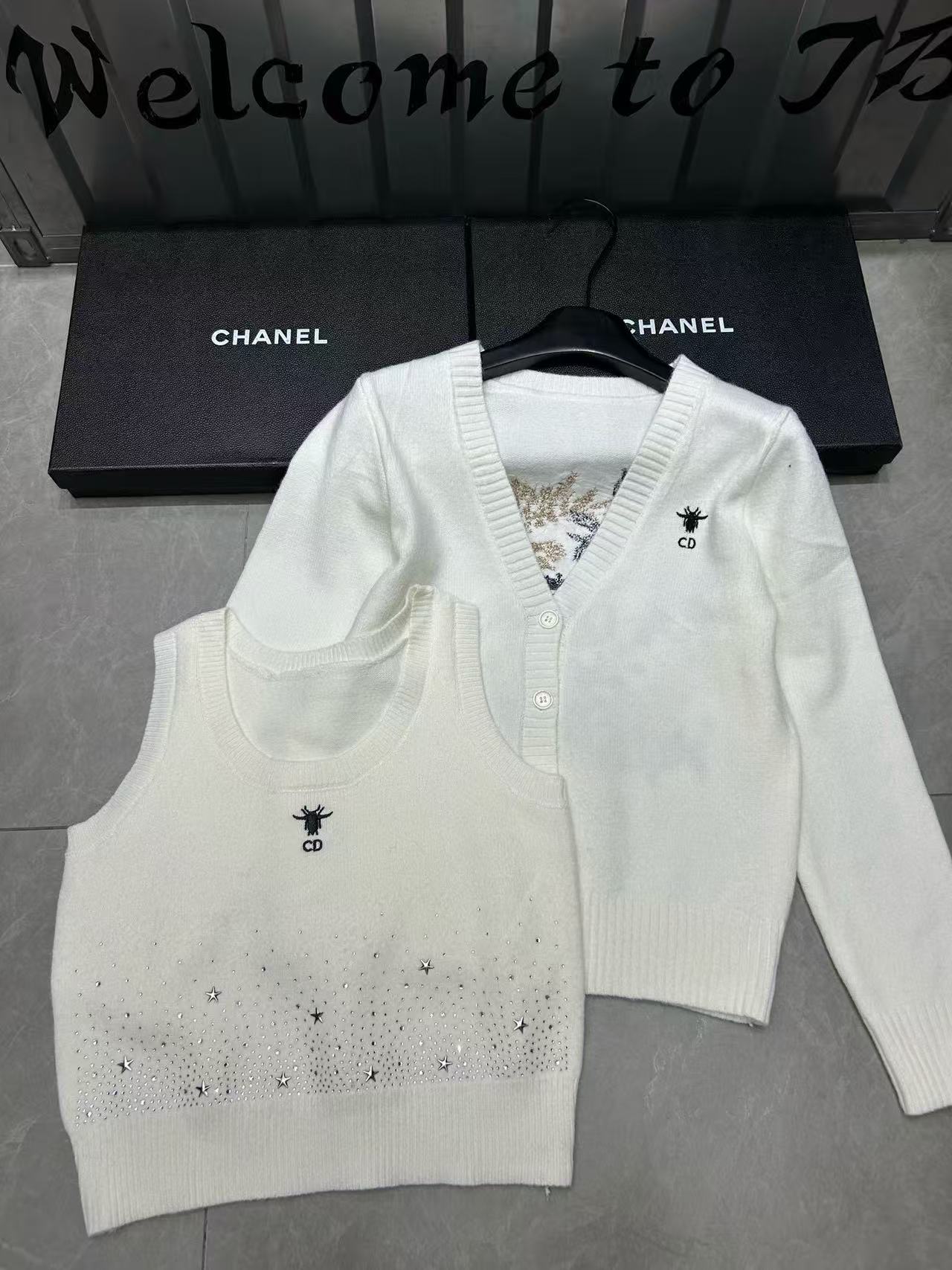 DI0R刺繍ベスト+カーディガン2点セット【50％割引+送料無料】