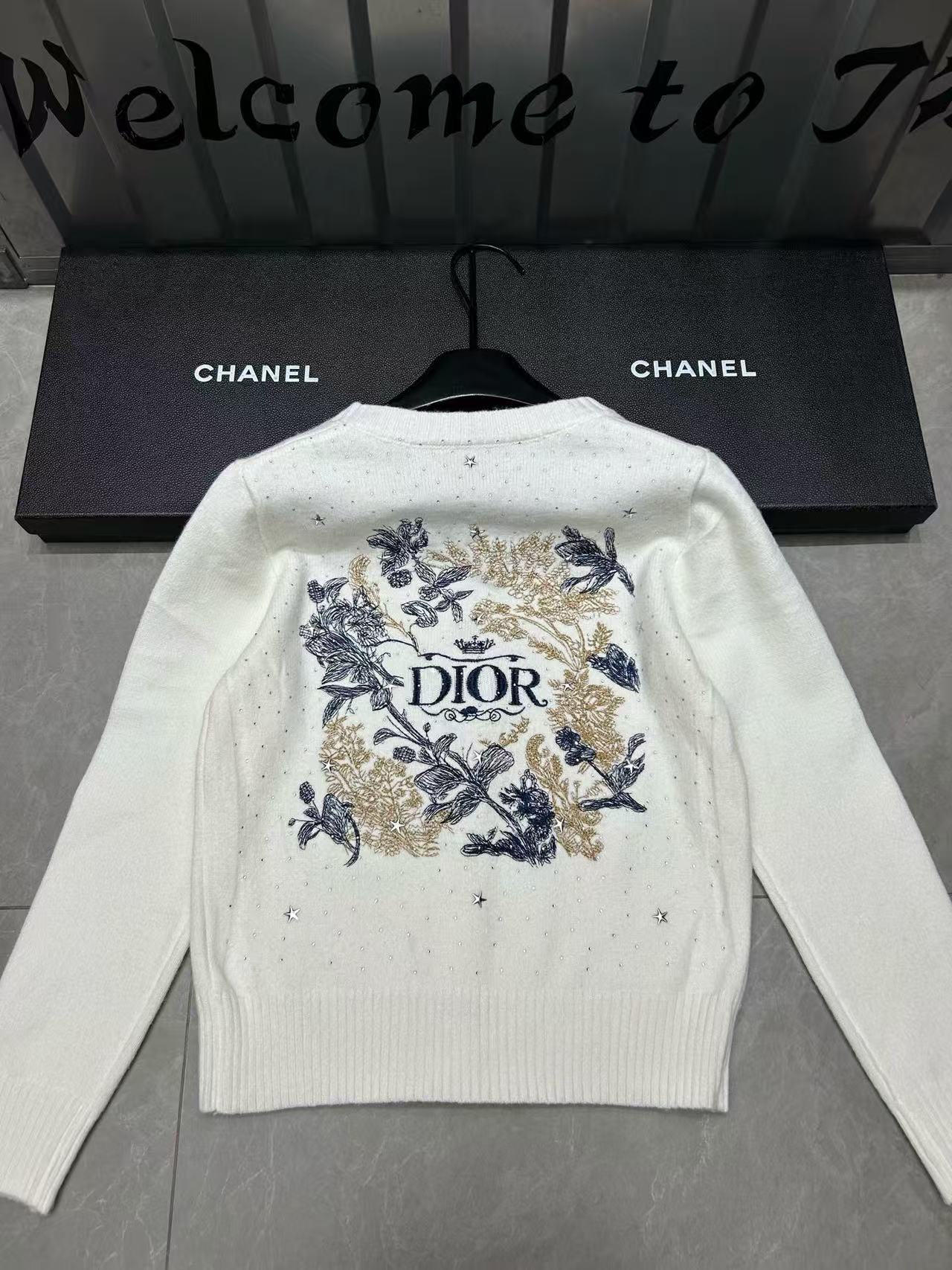 DI0R刺繍ベスト+カーディガン2点セット【50％割引+送料無料】