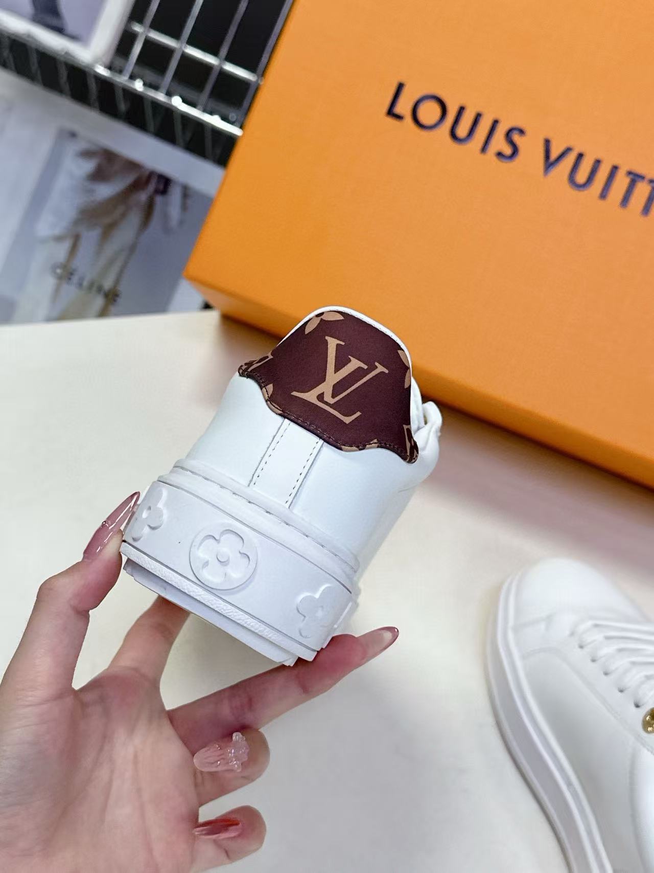 LVの高品質シンプルな白い靴【50%割引+送料無料】