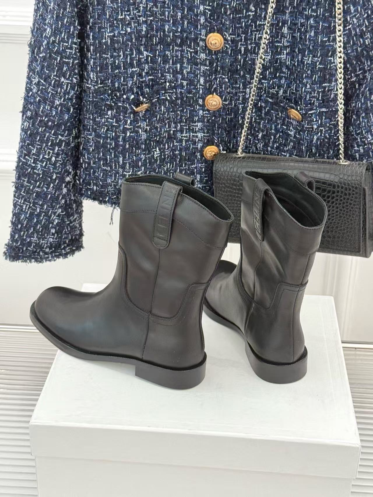 CEL1NE 高品質レザーアンクルブーツ【50％割引+送料無料】