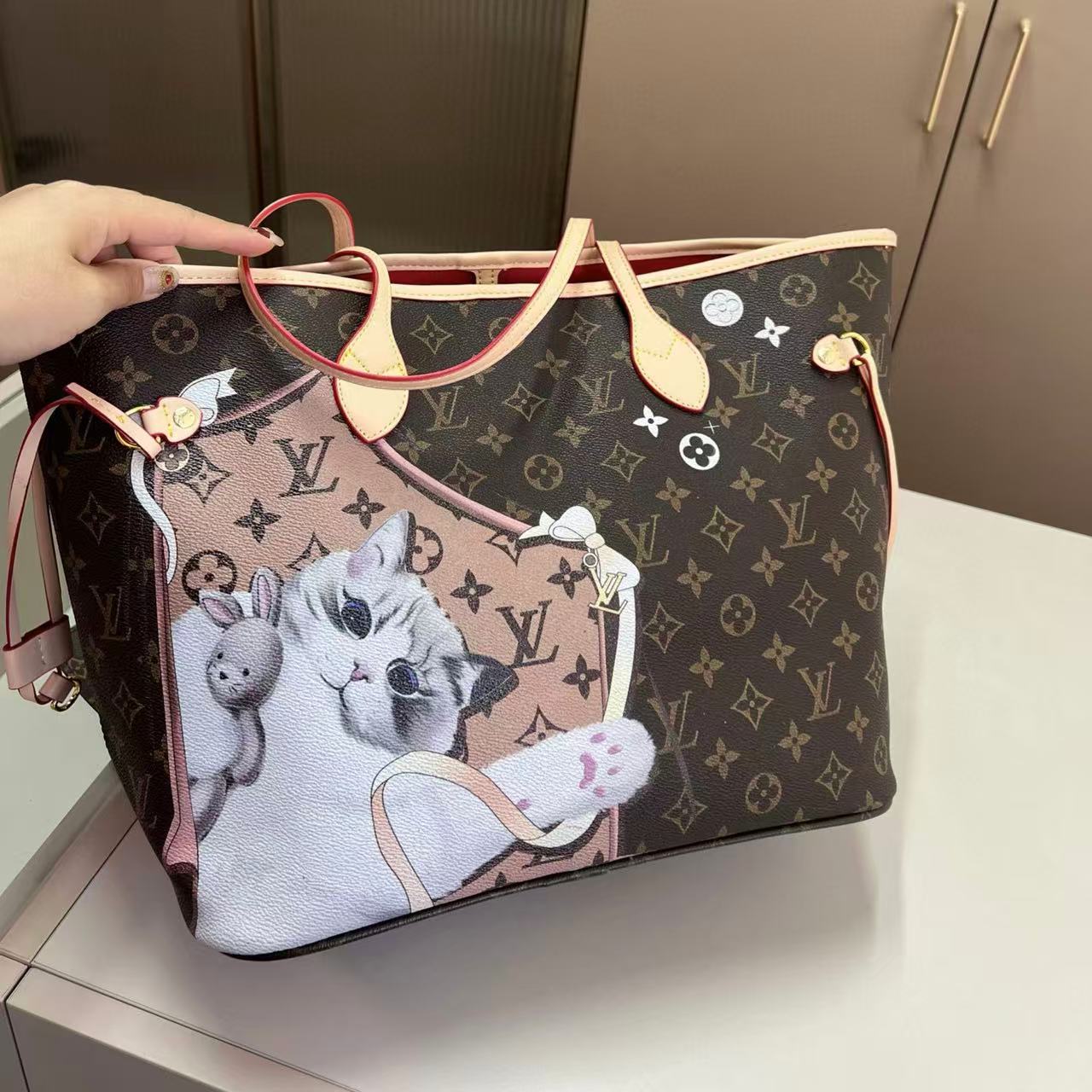 LVグラフィティ子猫ショッピングバッグ【50%割引+送料無料】