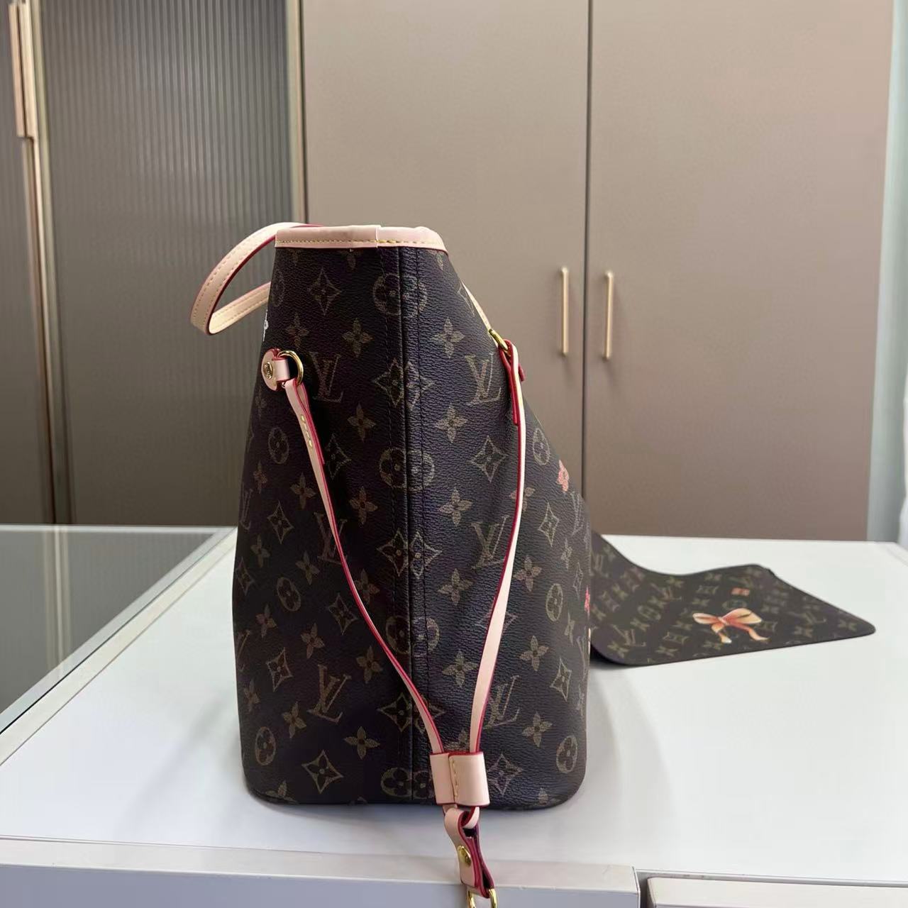 LVグラフィティ子猫ショッピングバッグ【50%割引+送料無料】