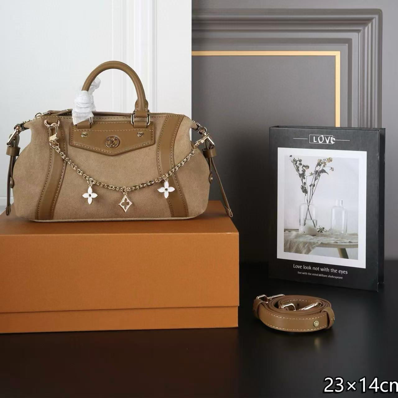 LV BIKERディアスキンチェーンショルダークロスボディバッグ【50％割引+送料無料】