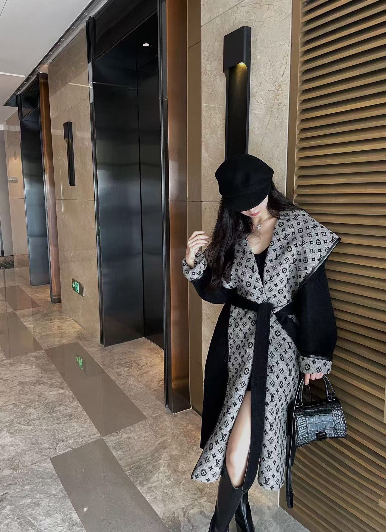 LVプリントのフード付きカシミアコート【50％割引+送料無料】