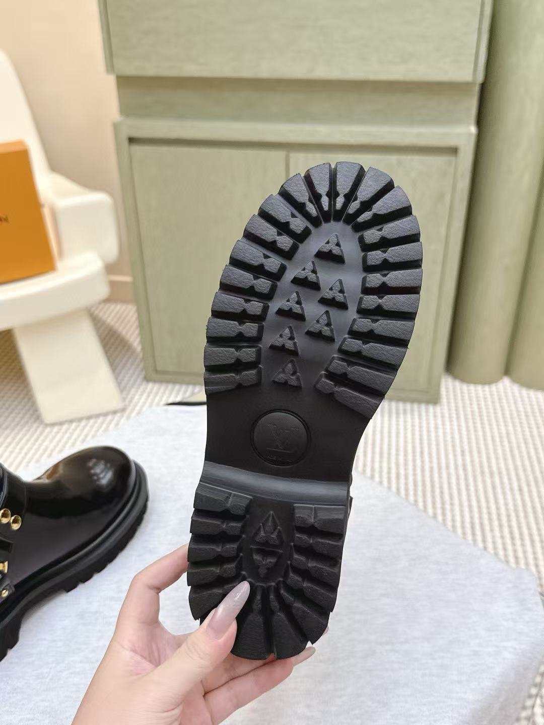 LVの高品質マーティンブーツ【50%割引+送料無料】