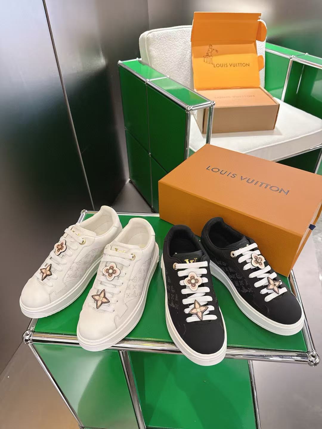 LVの高品質四つ葉のクローバーカジュアルシューズ【50％割引+送料無料】