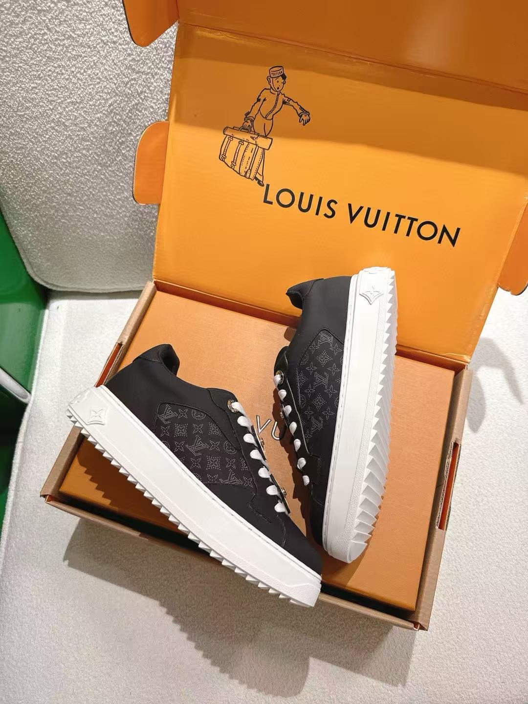 LVの高品質四つ葉のクローバーカジュアルシューズ【50％割引+送料無料】