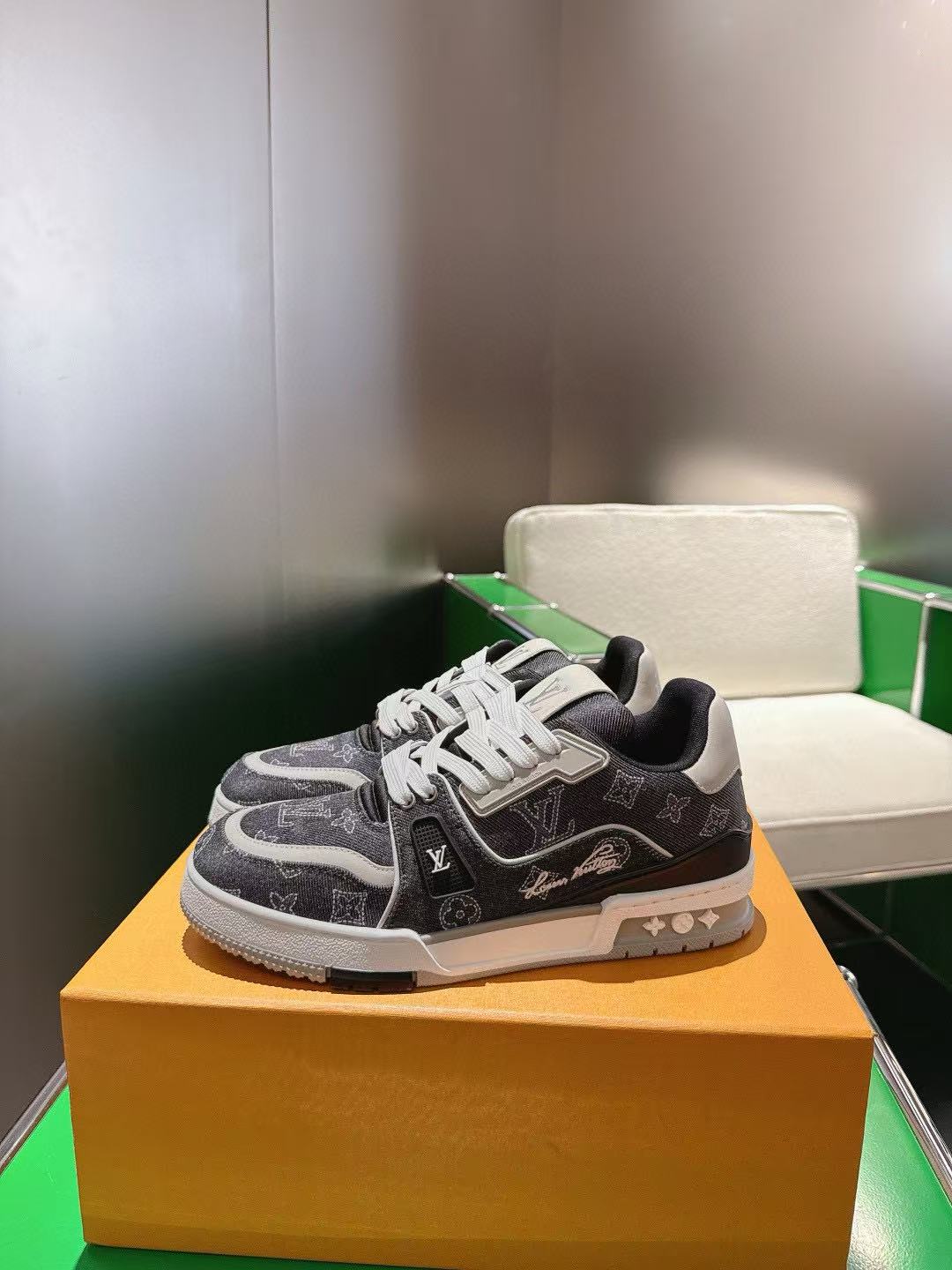 LVの高品質メンズスニーカー【50％割引+送料無料】