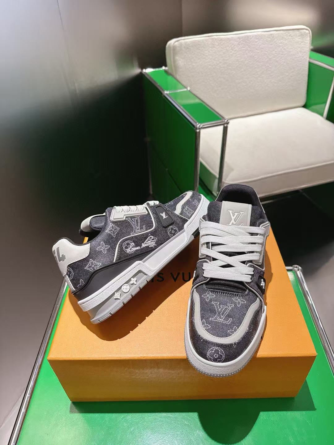 LVの高品質メンズスニーカー【50％割引+送料無料】